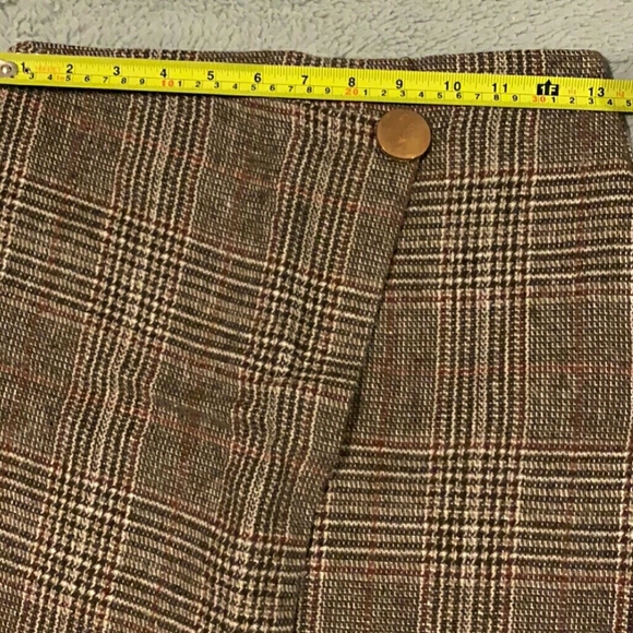 Free with purchase!! Woolen skirt / skort in size small - Picture 7 of 8